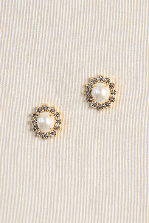 Sutton Stud Earrings in Pearl