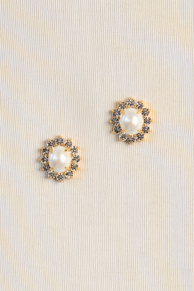 Sutton Stud Earrings in Pearl