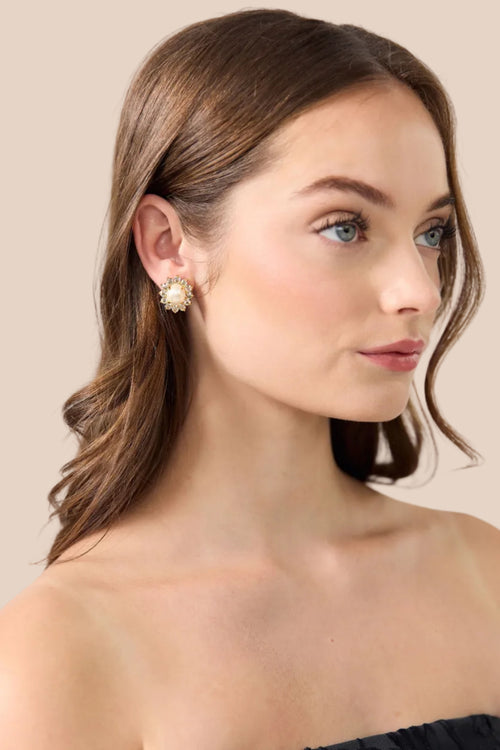 Sutton Stud Earrings in Pearl