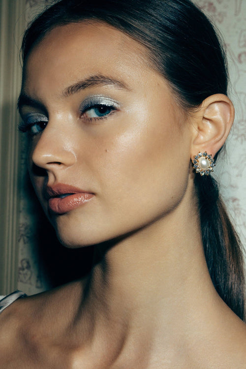 Sutton Stud Earrings in Pearl