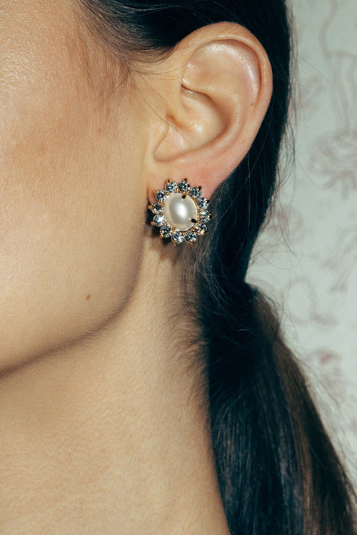 Sutton Stud Earrings in Pearl